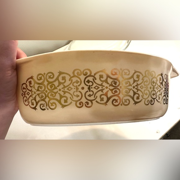 Vtg PYREX #045 Beige Bramble Casserole Dish W/Lid Gold Scroll 2.5 Quart Ovenware - Picture 10 of 15